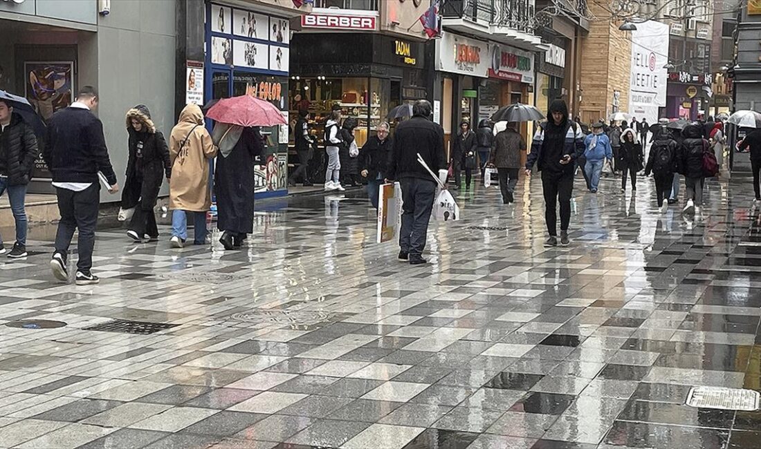 Orta ve Doğu Karadeniz'de akşam saatlerinden itibaren kuvvetli sağanak bekleniyor.