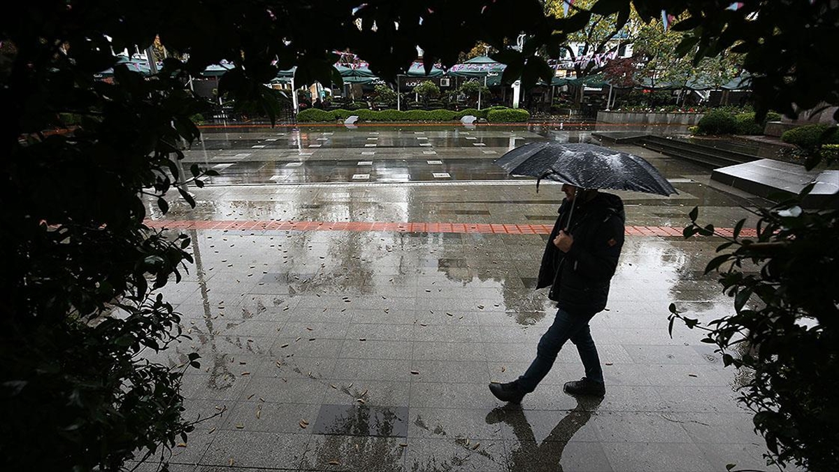 Orta ve Doğu Karadeniz'de yarın gök gürültülü sağanak bekleniyor.