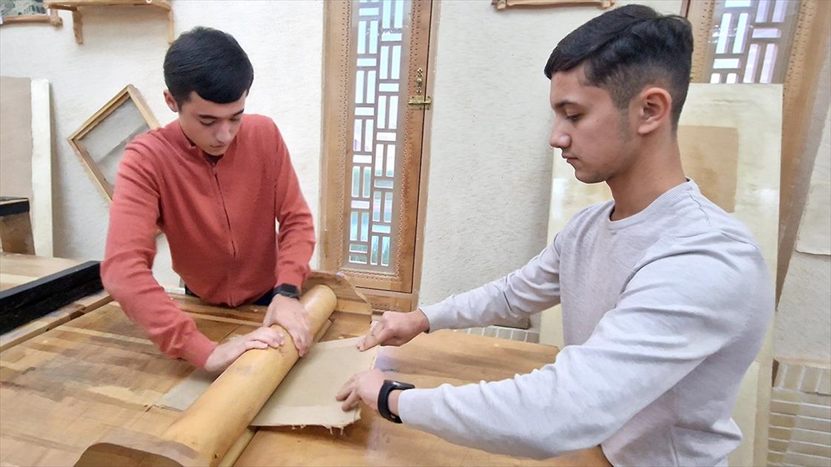 Dut ağacı kabuğunun kağıda dönüşme süreci 10 günü bulurken, diğer