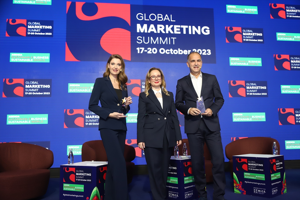 - Zirvenin 4 gün boyunca sunulan online içerikleri 143 ülkeden