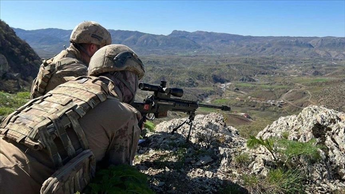 Milli Savunma Bakanlığı, Pençe-Kilit operasyon bölgesinde bölücü terör örgütü mensuplarının