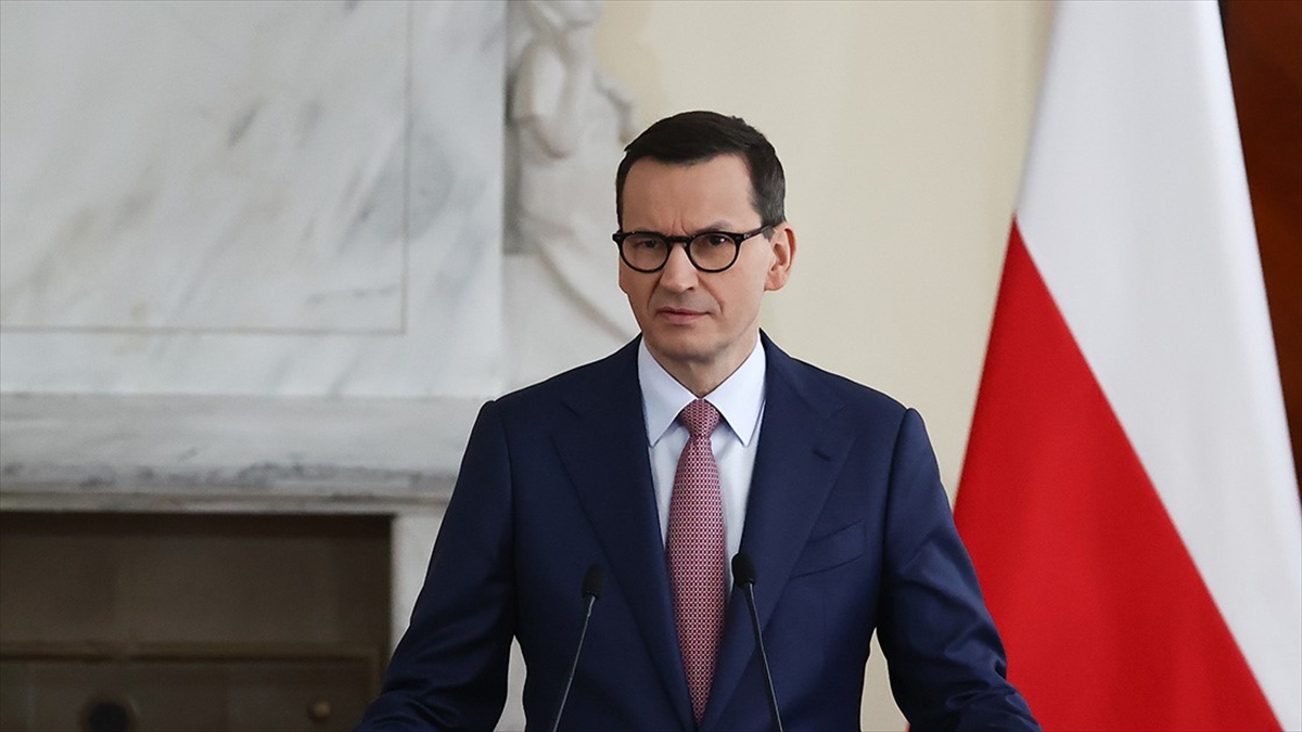 Polonya Başbakanı Morawiecki, göçmenlerin her Avrupa Birliği (AB) ülkesine zorunlu
