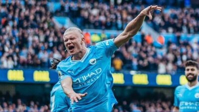 İngiltere Premier Lig'de üst sıraları yakından ilgilendiren karşılaşmada Manchester City,