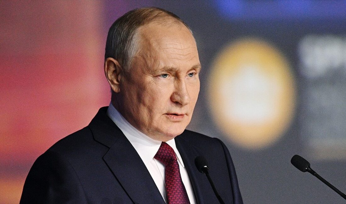 Rusya Devlet Başkanı Vladimir Putin, Filistin Devlet Başkanı Mahmud Abbas,