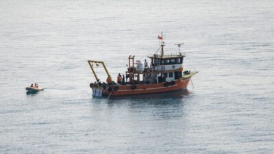 - Etkinlikte dalgıçlar, sosyal medya aracılıyla toplanan çocukların dileklerini, "zaman