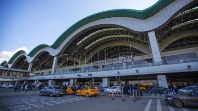 İstanbul Sabiha Gökçen (İSG) Havalimanı check-in kontuarlarından teslim edilip uçağa
