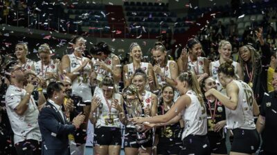 Sarı-siyahlılar, AXA Sigorta Şampiyonlar Kupası'nı Türkiye Voleybol Federasyonu Başkanı Mehmet