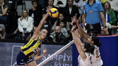 Voleybolda Kadınlar AXA Sigorta Şampiyonlar Kupası maçında VakıfBank, Fenerbahçe Opet'i