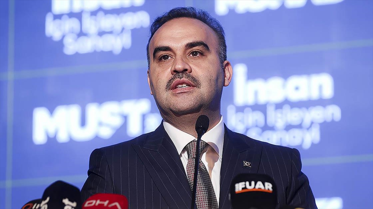 Kacır, ihracatın lokomotifinin imalat sanayisi olduğunu belirterek "Bugün Türkiye yıllık