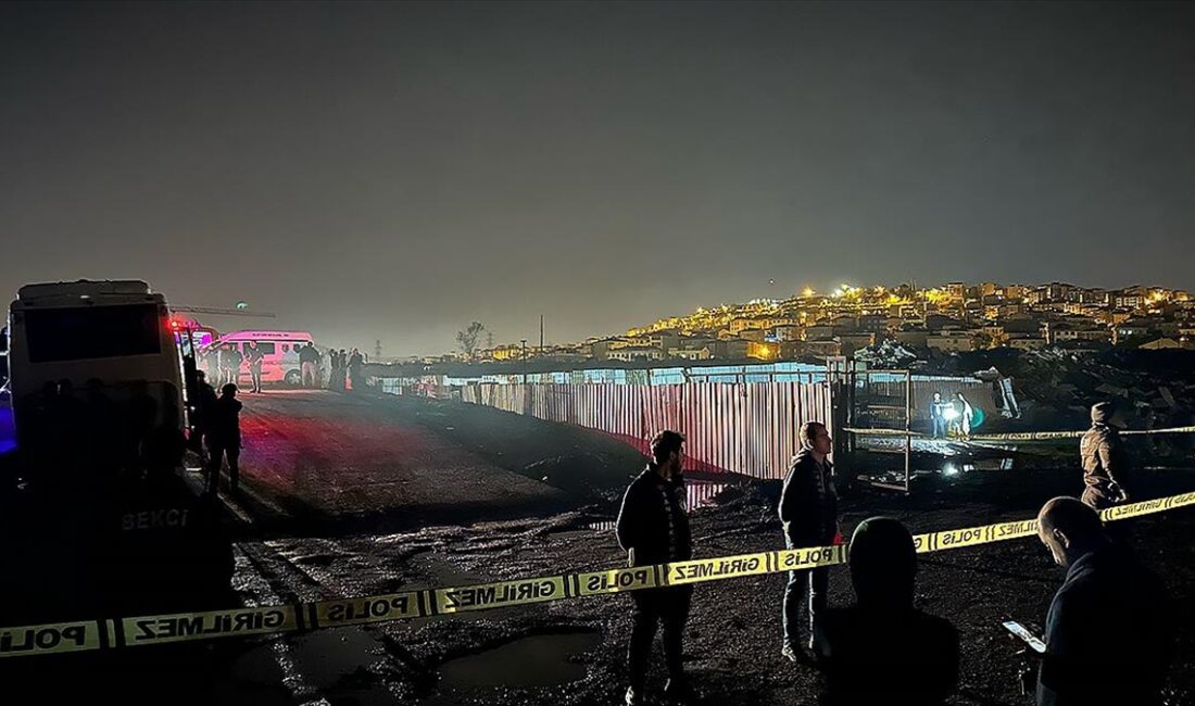 İSTANBUL (AA) – Hilal Mahallesi Gülpembe Sokak’taki bir inşaatın görevlisi,