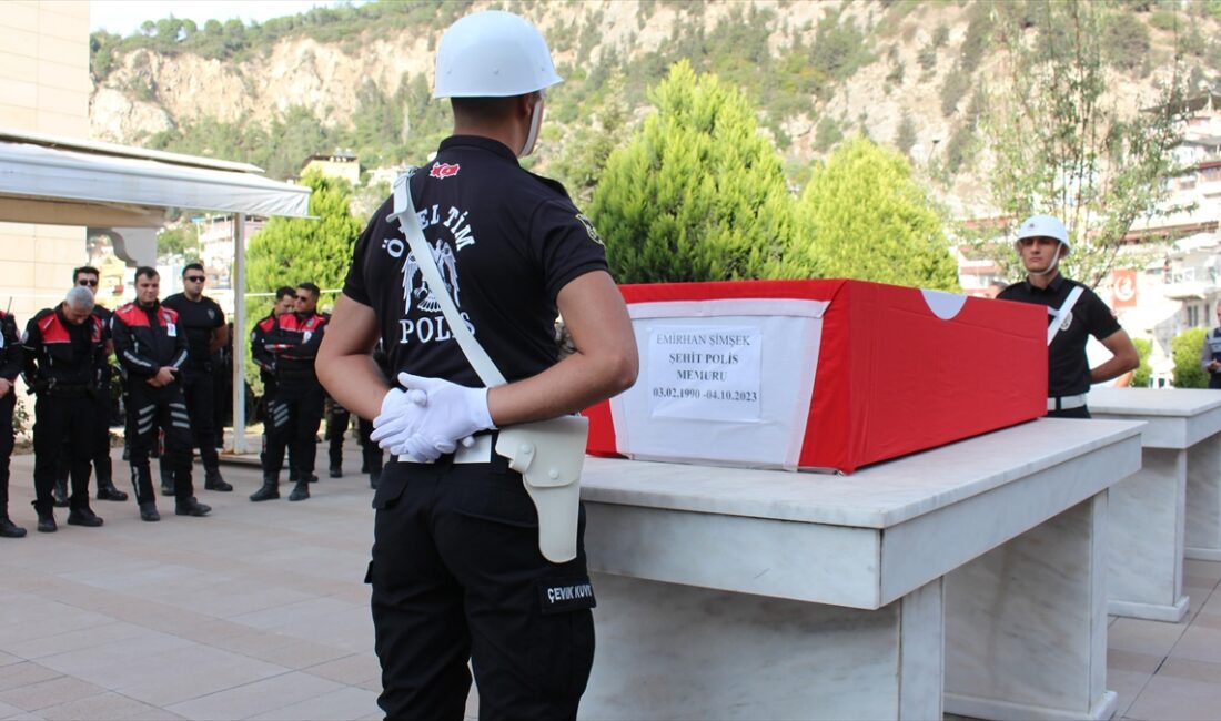 HATAY (AA) – Şehit Şimşek’in (33) Türk bayrağına sarılı naaşı,