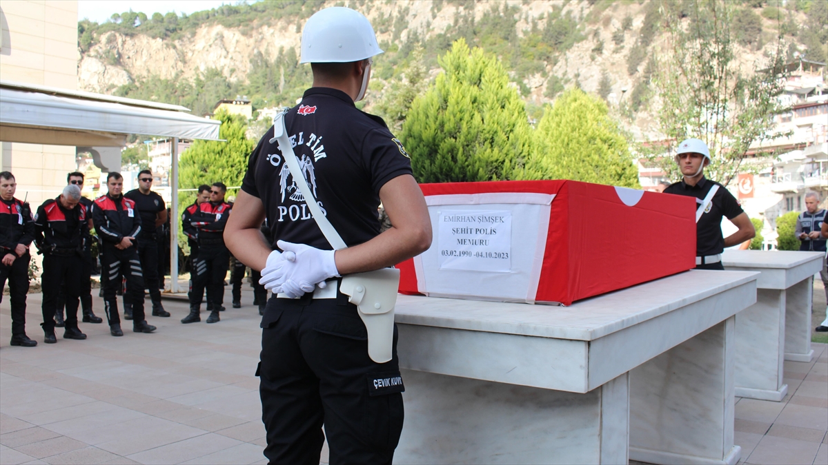 HATAY (AA) – Şehit Şimşek’in (33) Türk bayrağına sarılı naaşı,