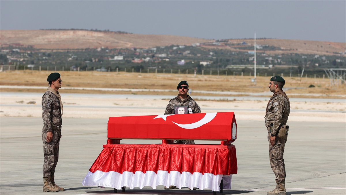 Bölücü terör örgütü mensuplarının taciz atışında şehit olan Suriye Görev