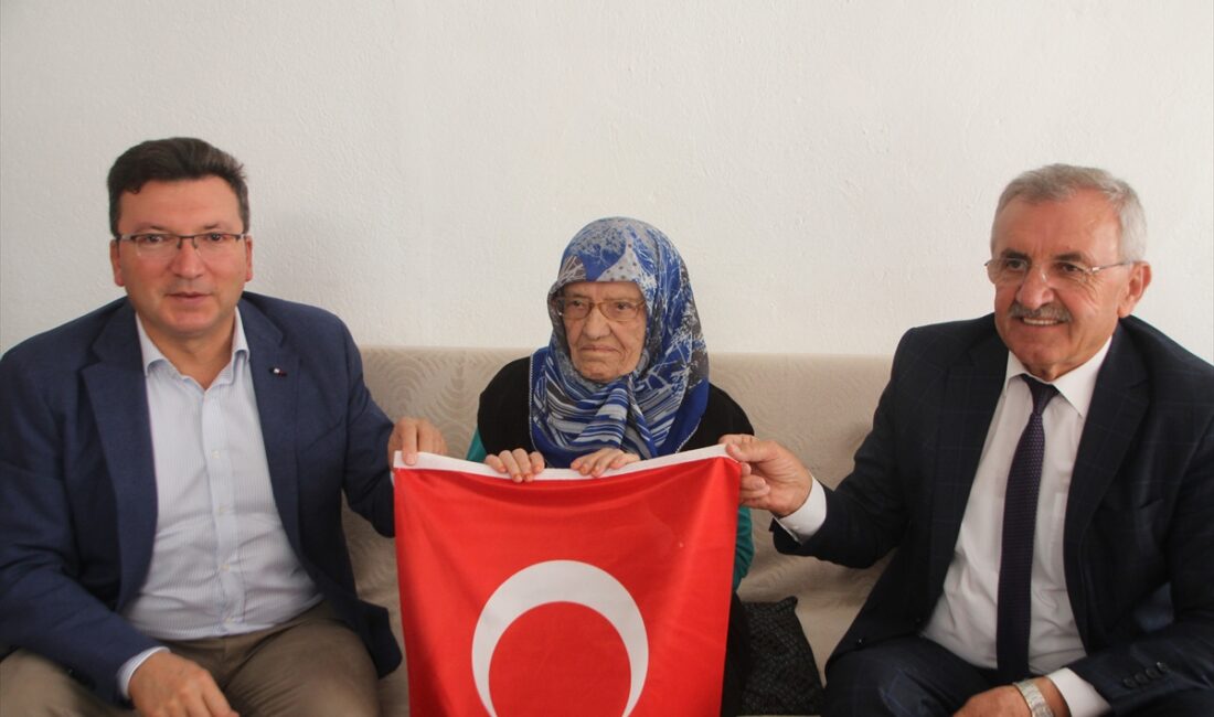 ANTALYA (AA) – Antalya'nın Serik ilçesinde yaşayan 106 yaşındaki Binnaz