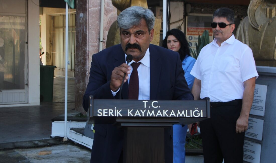 ANTALYA (AA) – Antalya'nın Serik ilçesinde Muhtarlar Günü dolayısıyla tören