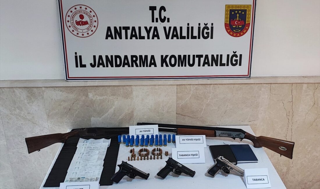 ANTALYA (AA) – Antalya'nın Serik ilçesindeki bir ev ve otomobilde