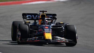 Formula 1'de üst üste 3. kez dünya şampiyonu olan Red