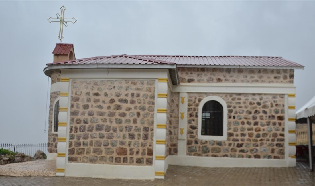 Şırnak'ta terörden arındırılan köyde yeniden inşa edilen kilise ibadete açıldı ŞIRNAK (AA) – Cevizağacı köyü, 1990’lı yıllarda terör nedeniyle terk