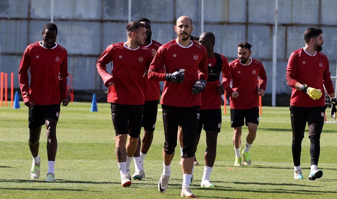Trendyol Süper Lig ekiplerinden EMS Yapı Sivasspor'da teknik direktör Servet