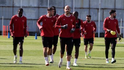 Trendyol Süper Lig ekiplerinden EMS Yapı Sivasspor'da teknik direktör Servet