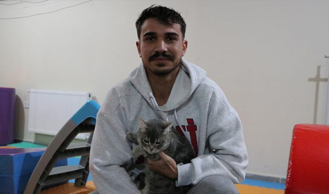 Erzurumlu hayvansever Alp Tolga Oğuz, sosyal medyadan yaptığı paylaşımlarla 9