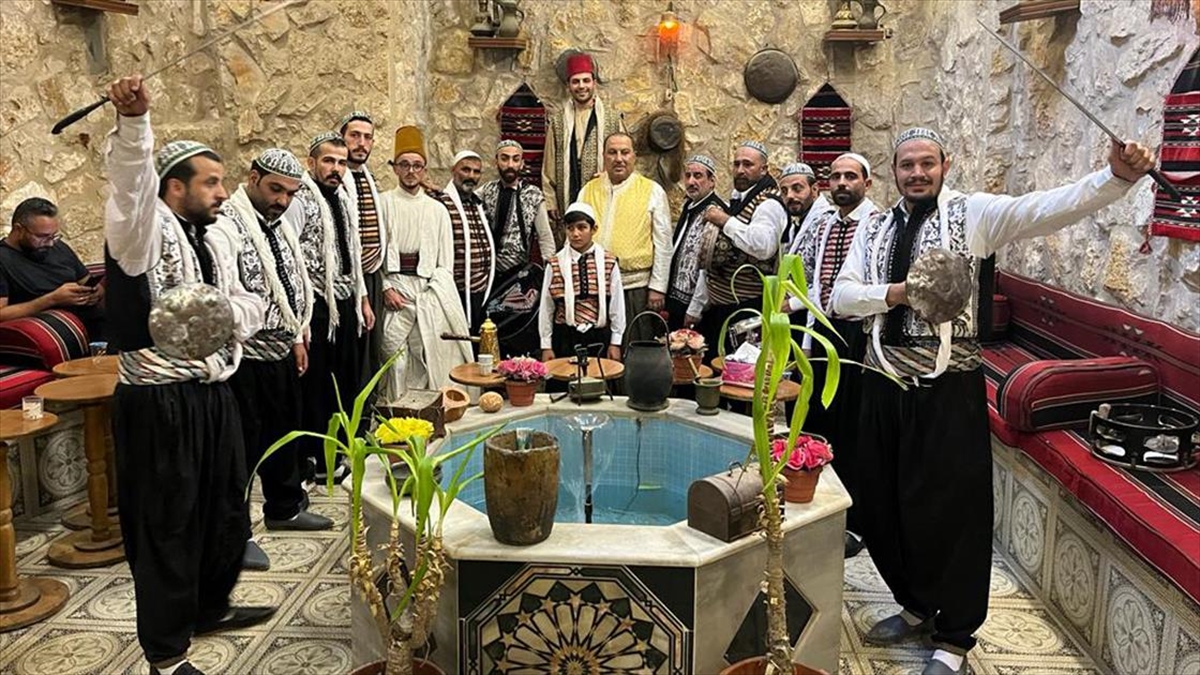 Suriye'nin geleneksel oyun havası "arade", Ürdün'de son yıllarda yerel adetlerle