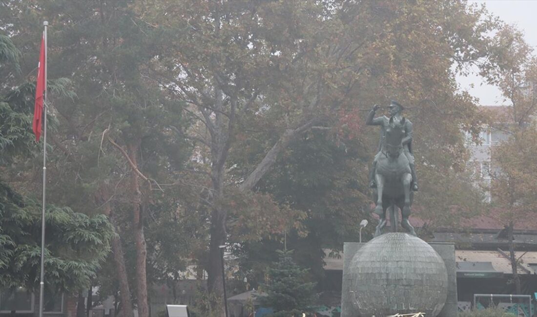 Tekirdağ ve Kırklareli'nde sis ulaşımı olumsuz etkiledi.