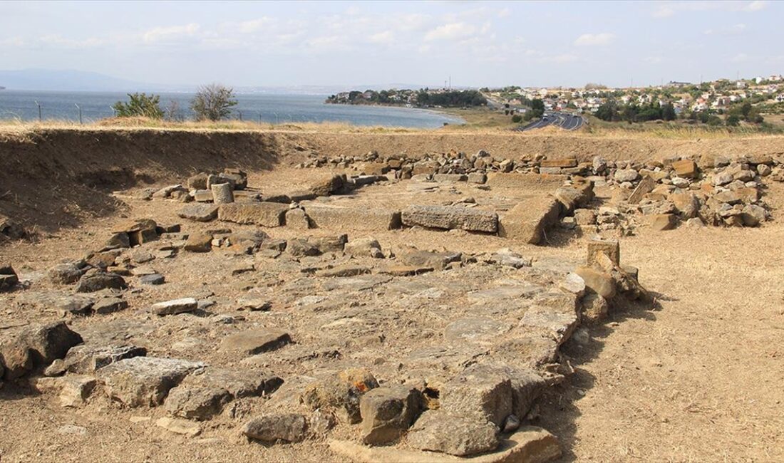 Tekirdağ'daki Heraion-Teikhos (Hera'nın Şehri) Antik Kenti'nde kazı çalışmaları sürüyor.