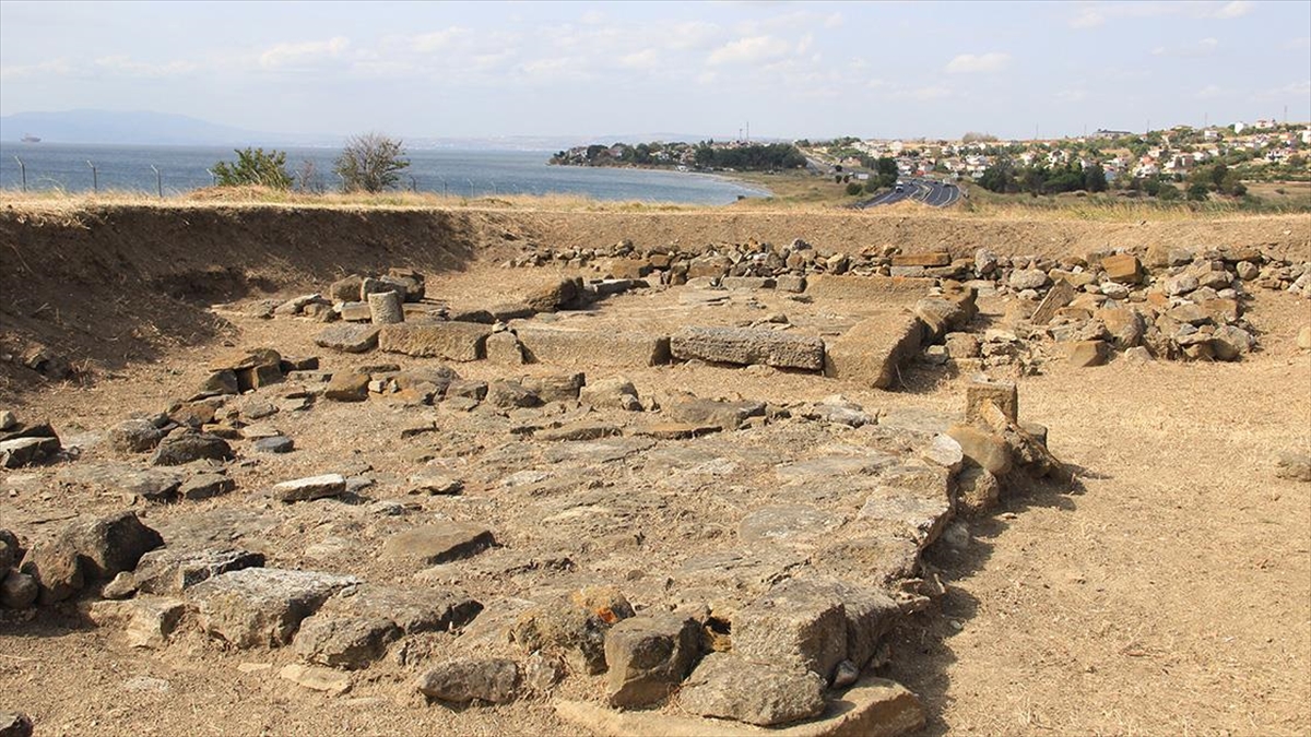 Tekirdağ'daki Heraion-Teikhos (Hera'nın Şehri) Antik Kenti'nde kazı çalışmaları sürüyor.