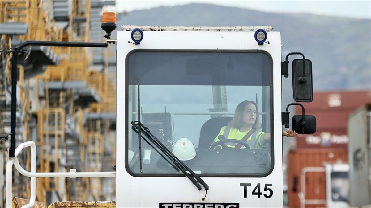 Kocaeli'de temizlik görevlisi olarak başladığı uluslararası limanda ITV (terminal içi