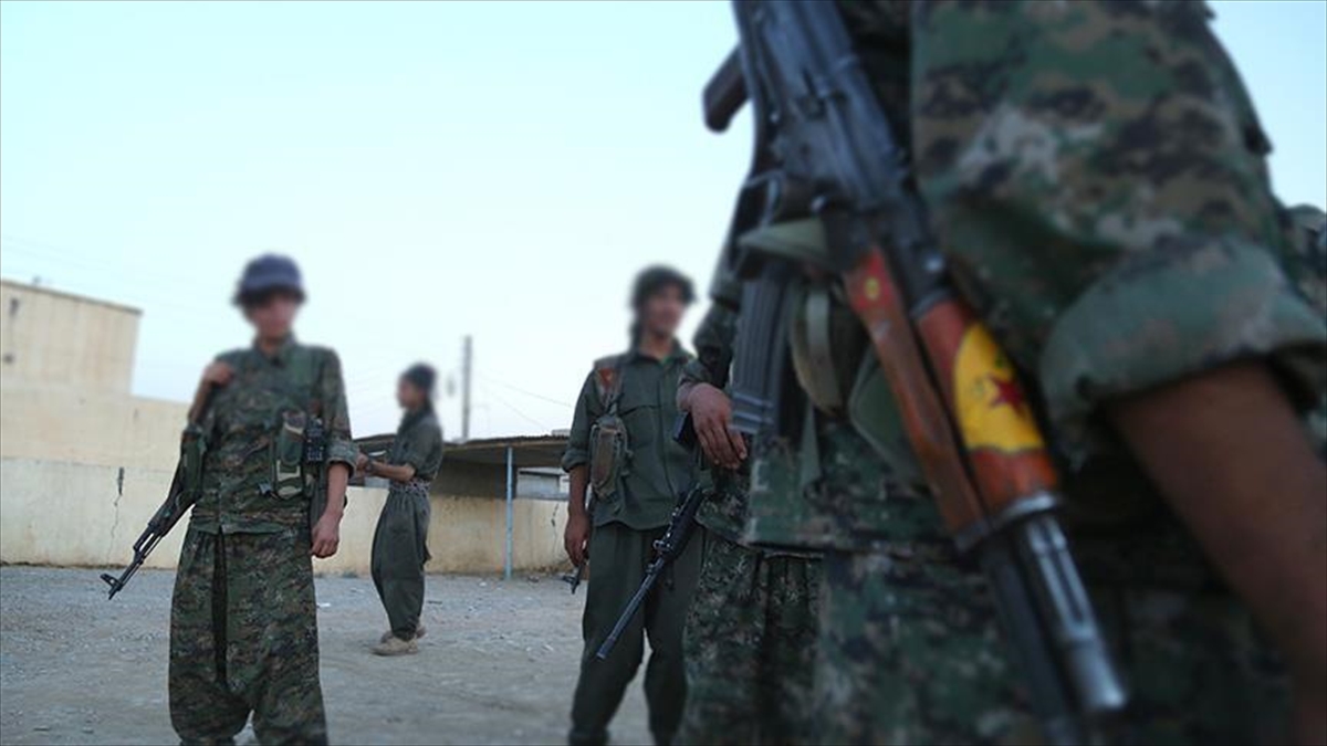Terör örgütü PKK/YPG, Suriye'nin kuzeydoğusunda işgalinde tuttuğu Kamışlı ilçesinden 2