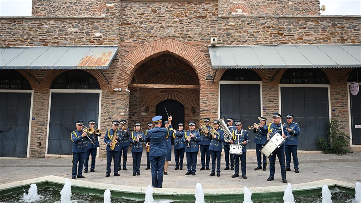 Mustafa Kemal Atatürk'ün İzmir ve Aydın'da katıldığı iki programda marşlar