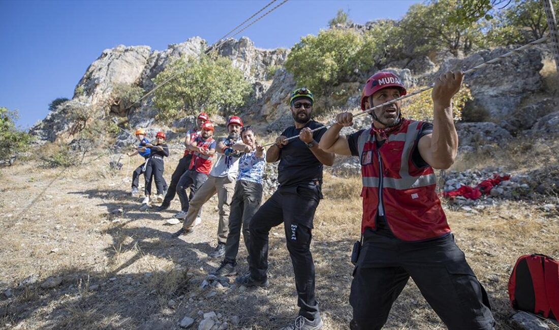 Munzur Arama Kurtarma Derneğinin öğretmen, avukat, doktor, inşaat işçisi, çiftçi,