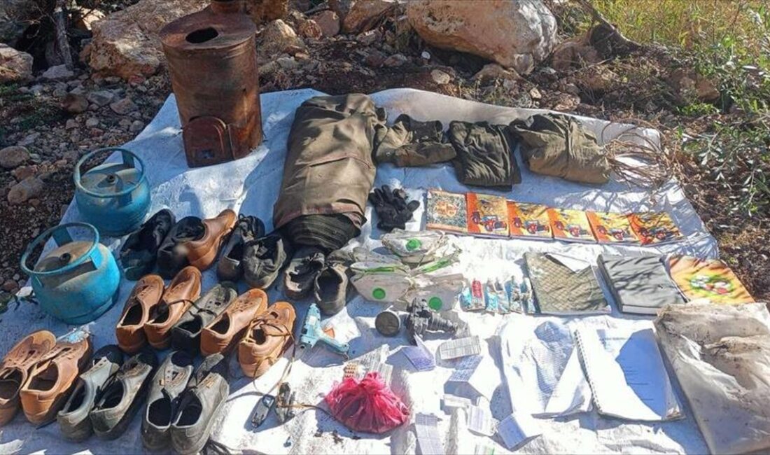 Tunceli'nin Pülümür ilçesinde düzenlenen operasyonda teröristlerce kullanıldığı belirlenen 2 sığınak