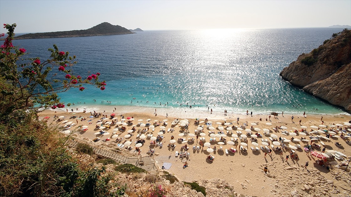 12. Kalkınma Planı çerçevesinde Türkiye'nin 2028 yılı turizm gelirinin 100