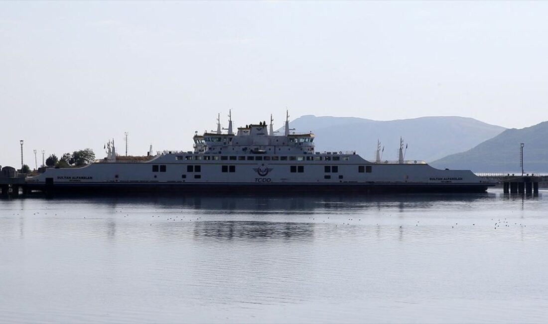 Ulaştırma ve Altyapı Bakanlığınca, Tatvan'da inşa edilen Türkiye'nin en büyük