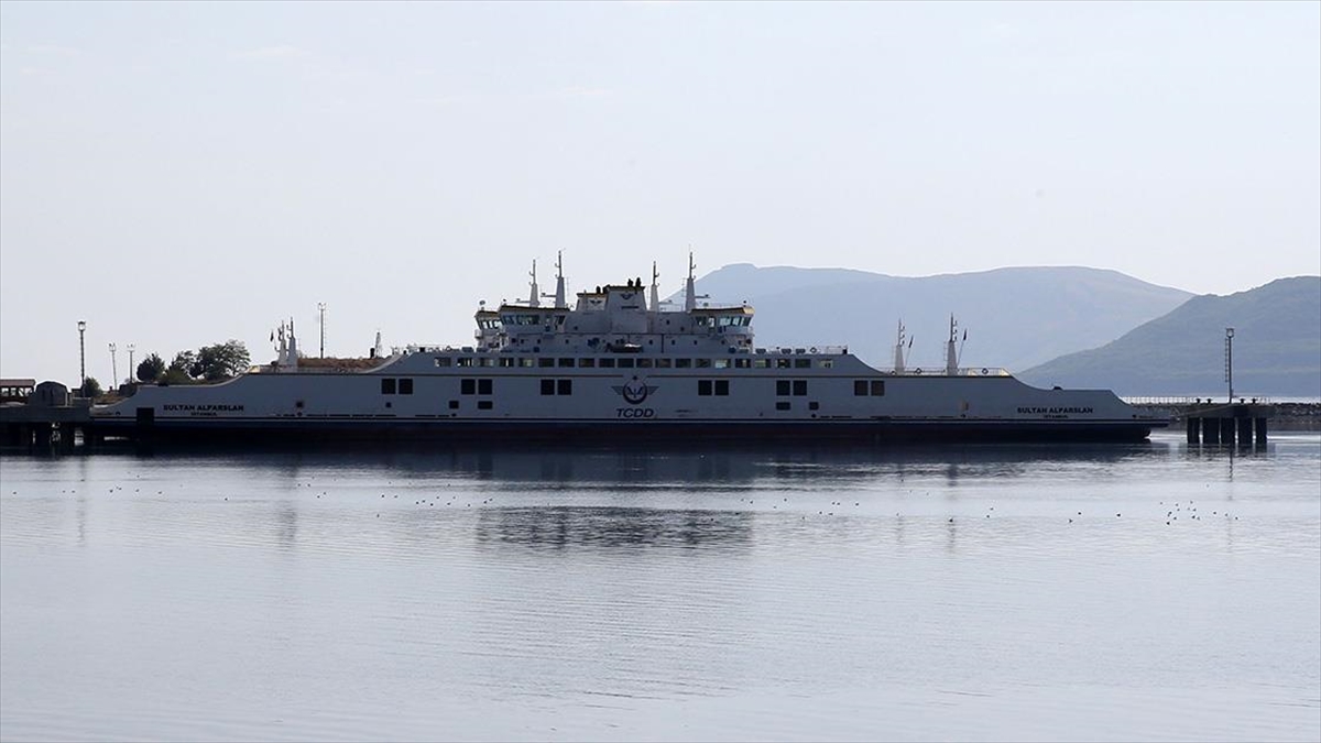 Ulaştırma ve Altyapı Bakanlığınca, Tatvan'da inşa edilen Türkiye'nin en büyük