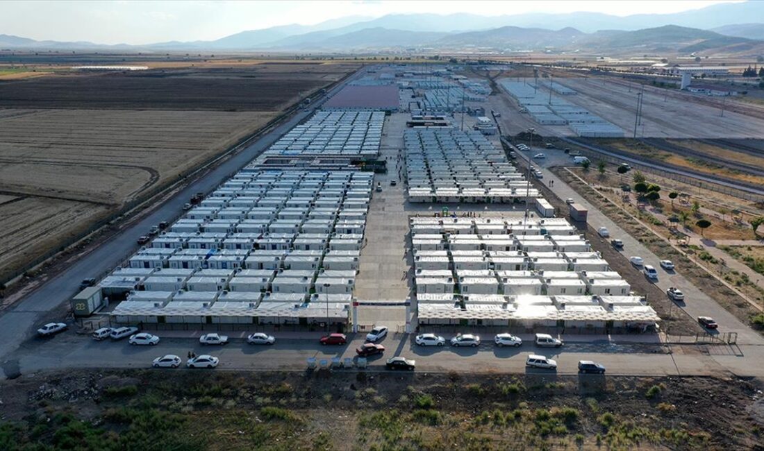 Türkoğlu'nda afetzedeler için başlatılan kış hazırlıkları tamamlandı Kahramanmaraş'ın Türkoğlu ilçesinde, konteyner kentlerde başlatılan kış hazırlıkları tamamlandı.