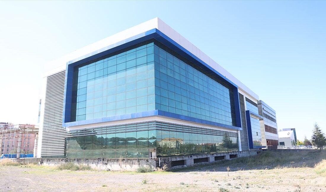 TURKOVAC aşısını geliştiren Prof. Dr. Aykut Özdarendeli, Erciyes Üniversitesi (ERÜ)