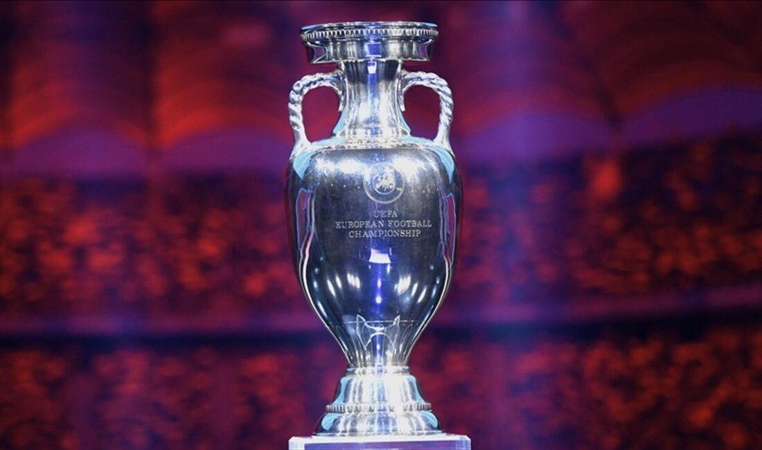 UEFA, Türkiye'nin EURO 2028 adaylığından çekildiğini, İtalya ile EURO 2032'yi