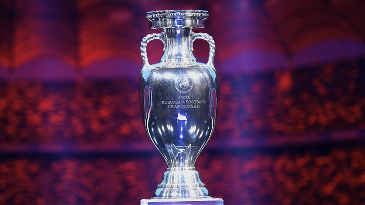 UEFA, Türkiye'nin EURO 2028 adaylığından çekildiğini, İtalya ile EURO 2032'yi