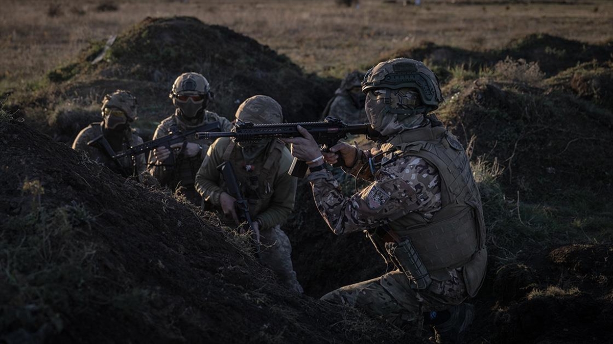 Ukrayna'da Zaporijya yönünde Ukrayna ordusunda yer alan askerlere çeşitli taktiklerle