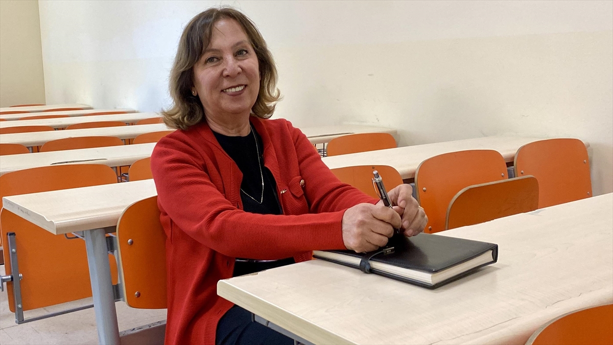 Kırşehir'de 65 yaşındaki Hülya Coşkuntuna, liseden mezun olduktan 48 yıl