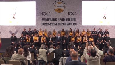 VakıfBank Kadın Voleybol Takımı'nda forma giyen oyuncular Cansu Özbay ve