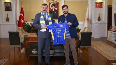 Yapay Zeka Fikir Akademisi (YAFA) uzman antrenörlerinin, yaş gruplarına göre