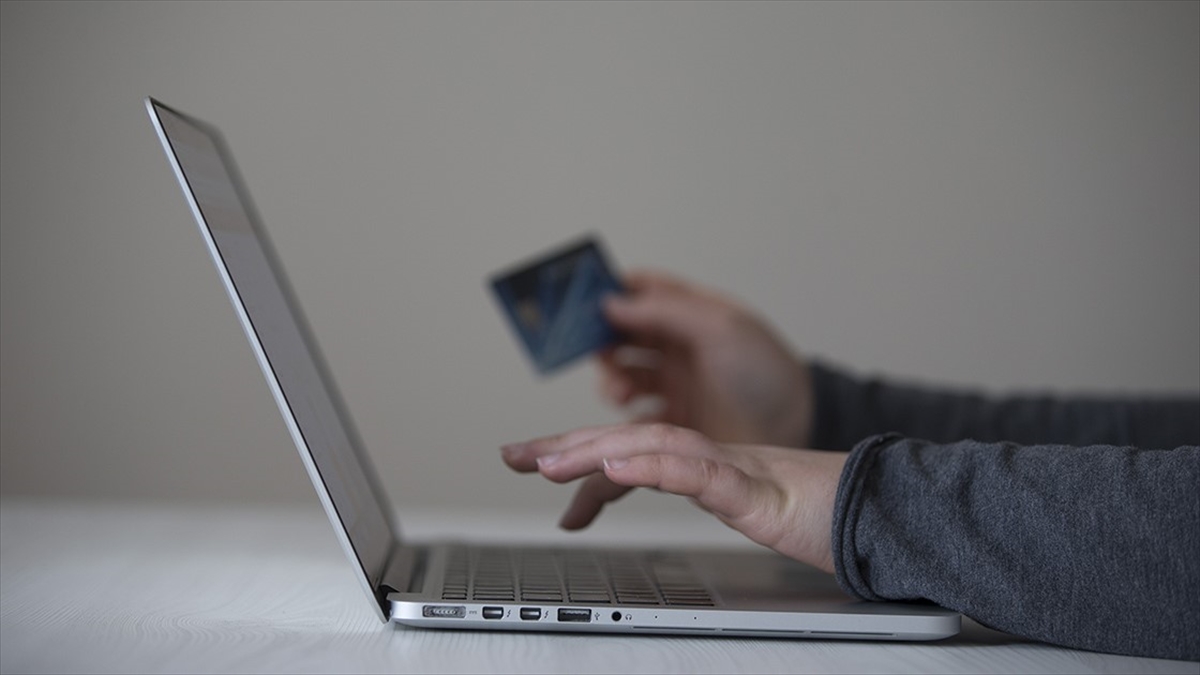 ETİD Başkanı Ekmekçi, Türkiye'de e-ticaret pazarında satış yapanların yurt dışı