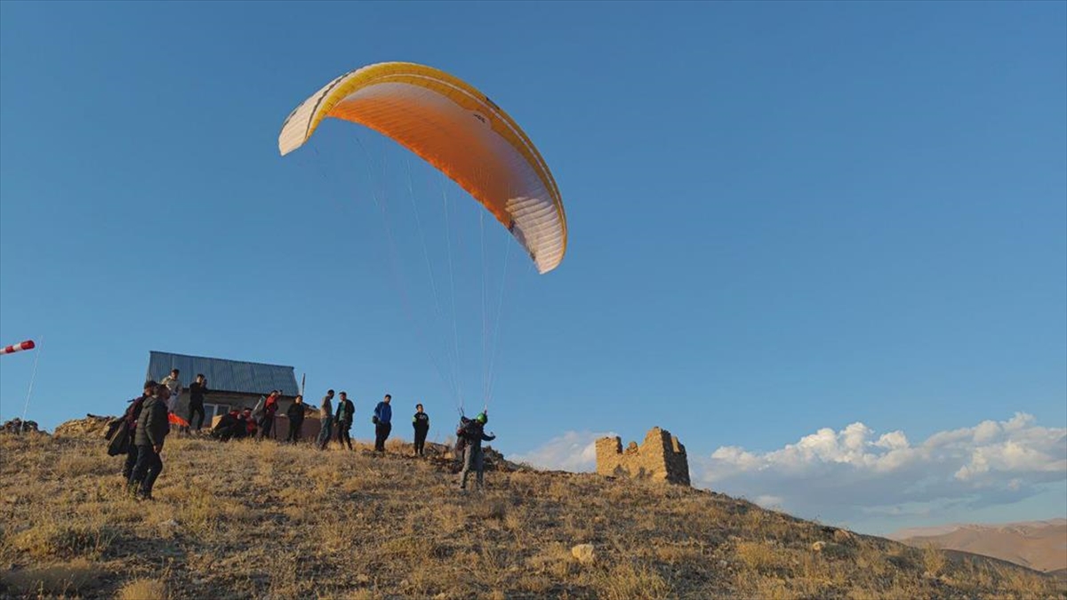 Hakkari'nin Yüksekova ilçesinde, Doğu Anadolu Kalkınma Ajansının (DAKA) desteğiyle Gençlik