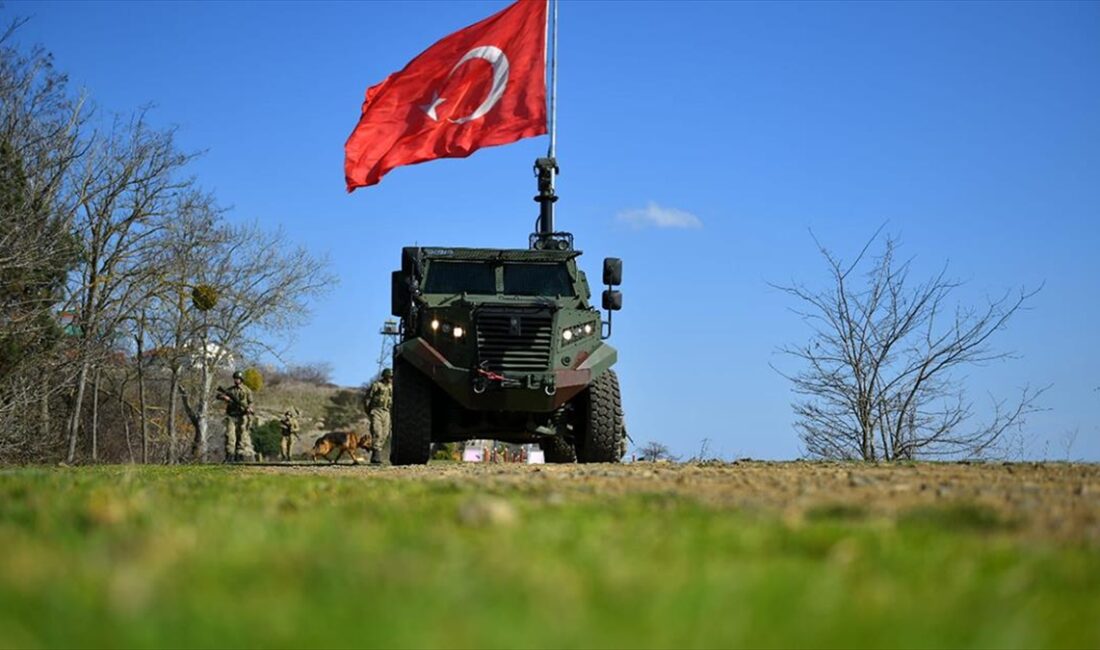 Türkiye'den Yunanistan'a yasa dışı yollarla geçmeye çalışan 4'ü FETÖ mensubu