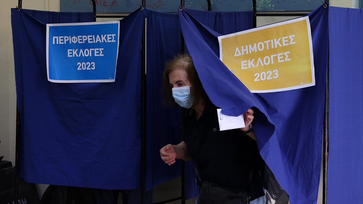 Yunanistan'da dün düzenlenen yerel seçimlerde iktidardaki Yeni Demokrasi Partisinin desteklediği
