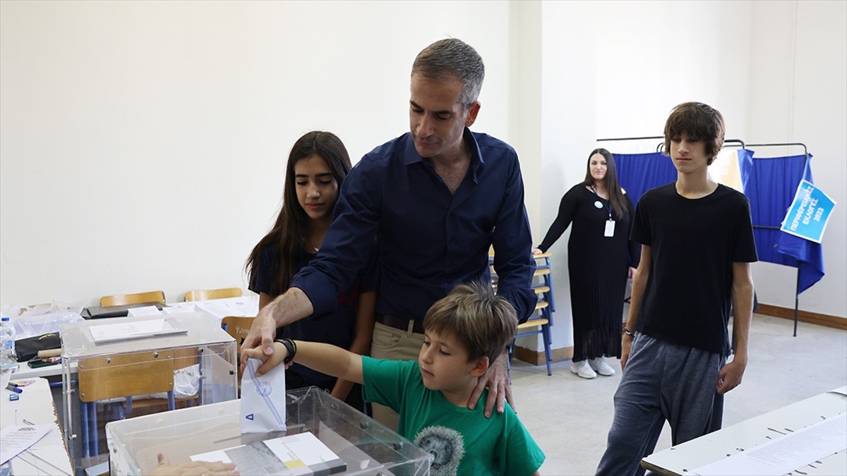 Yunanistan Başbakanı Kiryakos Miçotakis'in yeğeni Kostas Bakoyannis, Atina Belediye Başkanlığını